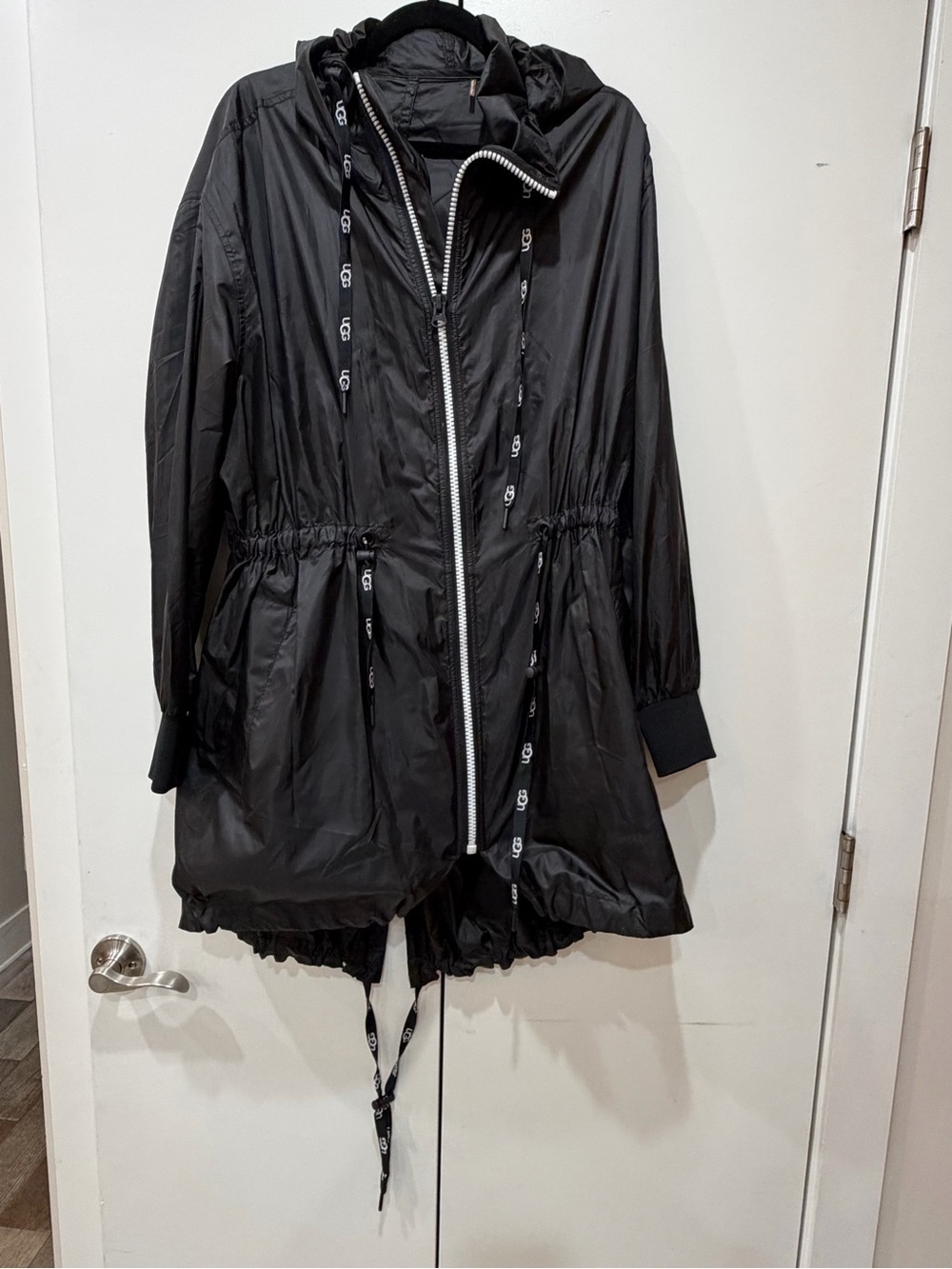 UGG Brittany Hooded Anorak Rain Jacket Black Water Resistant Drawstring Size L